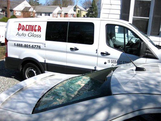 Premier Auto Glass makes replacing your damaged rear glass and side window quick and easy so that you can be back on the road in no time.