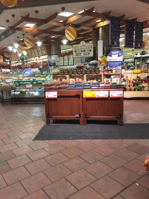 Roche Bros of Acton -- 387 Massachusetts Avenue / Route 111, Acton              Interior