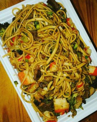 Beef shrimp crab lo mein