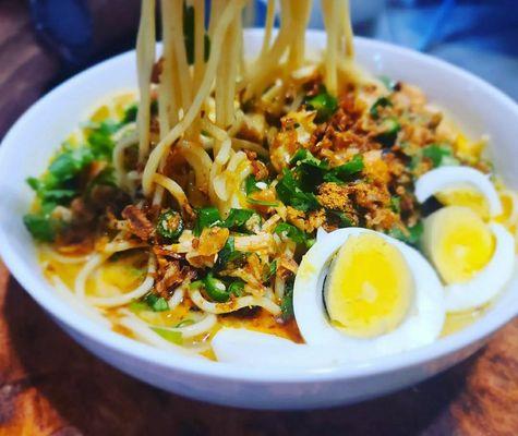 Khawsuey- burmese thai noodle dish. Made with coconut and turmeric