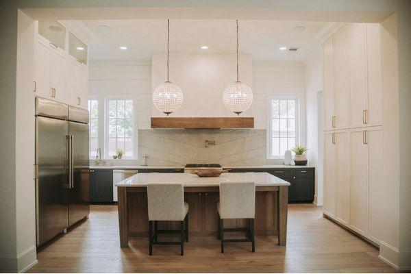 Beautiful kitchen in Home Builders Association Parade of Homes by Manchac Homes.