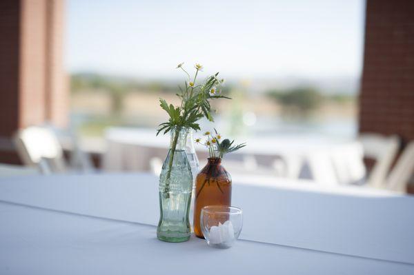 Outdoor seated table centerpiece for Cocktail Hour. Photography by Cynthia Ahr Photography