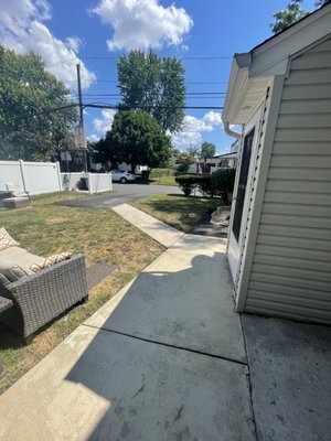 this is the concrete leading to my driveway, also was cleaned very well