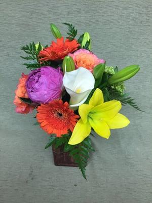 A bright and vivid mixed floral bouquet.