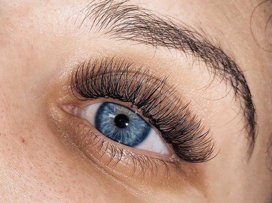 Hybrid lashes by Hollie