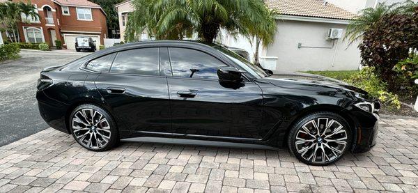 Blackout on window trim and red paint calipers