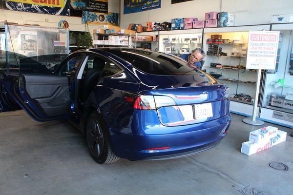 Suntek CIR (Ceramic) tint for Tesla Model 3.