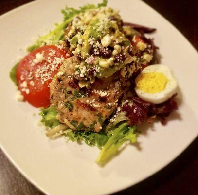 Chicken with avocado and corn red bean salad