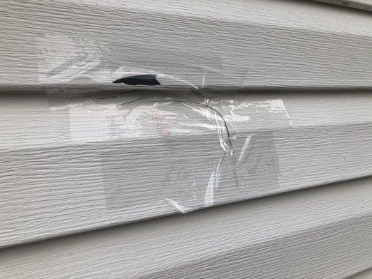 Damaged very vinyl siding.