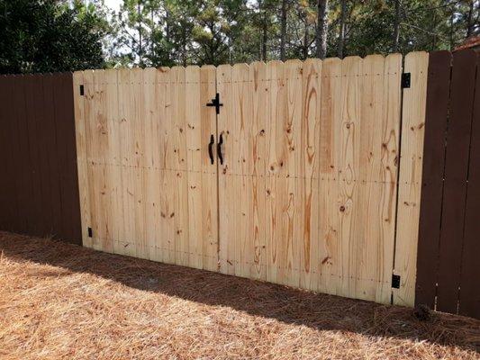 Customers gate was sagging and needed replacement. Replaced whole gate.