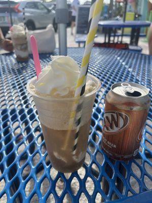 Root bear float