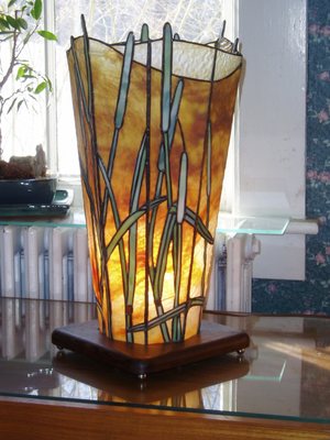 Stained glass table lamp