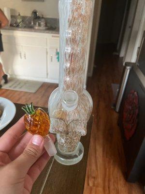 Skull bong and pineapple piece