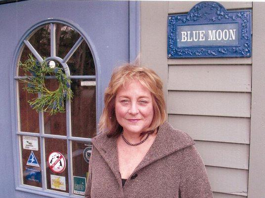 Jean Conway at Blue Moon Hypnotherapy Entrance