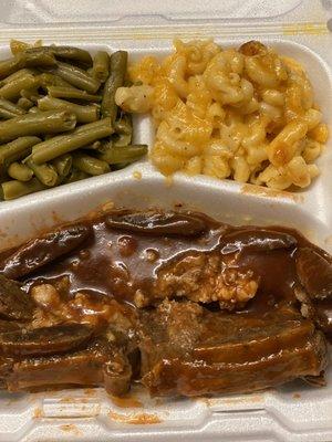 Bbq beef ribs,baked macaroni and cheese & string beans