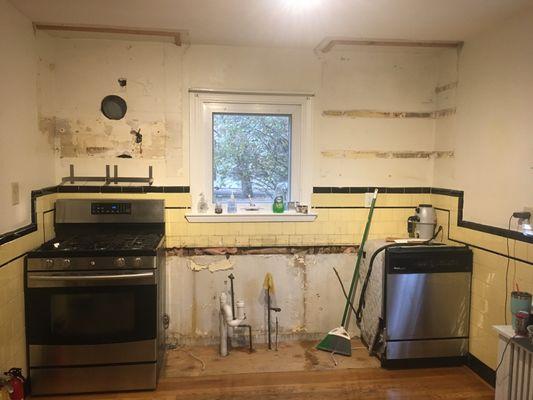 Kitchen cabinets Installation before