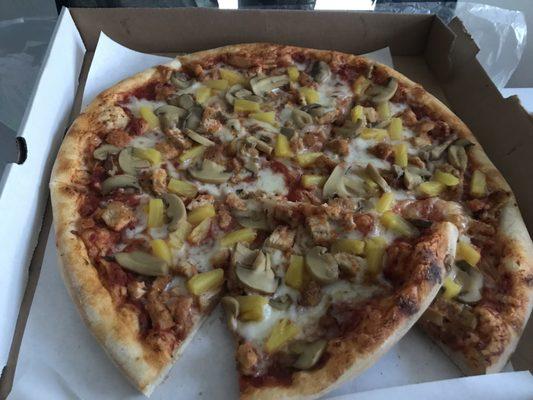 Pineapple / Mushroom / Chicken Pizza