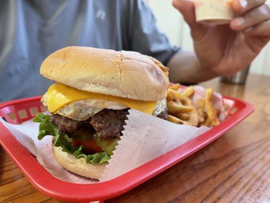 Cheeseburger with a fried egg!