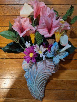 Arrangement made in Vintage wall pocket by Paula Hamm of Grammees Gifts and Collectibles at the Great Strasburg emporium