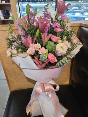 Great service, gorgeous bouquet with reasonable price the owner is super helpful.