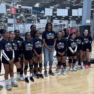 Day 2 of Starlings Nationals in CA. The girls got some words of wisdom from Starlings Co-founder and 2x Olympian Kim Oden before playing!