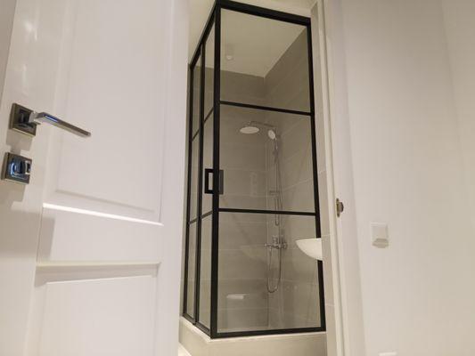 Loft shower glass partitions