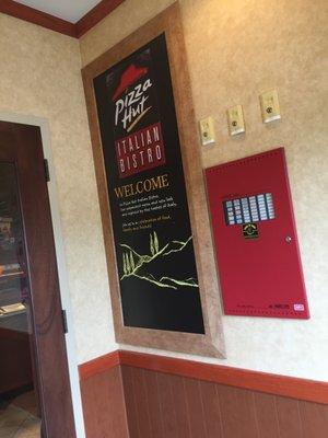 Pizza Hut of Rochester -- 303 North Main Street, Rochester        Interior