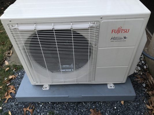 Awesome Fujitsu AC/heat pump installed next to the house.