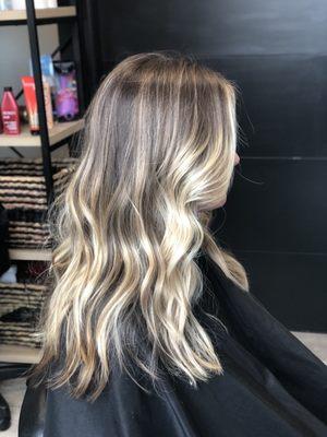 A combo of Balyage and babylights is always easy on the eyes!