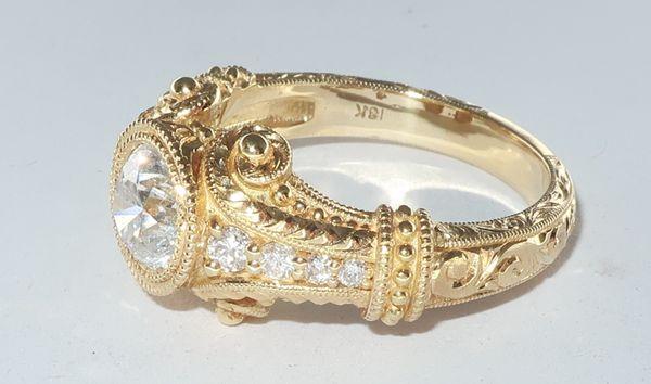 Art Deco Style 18Karat Yellow Gold Diamond Ring 1.50 carat total weight