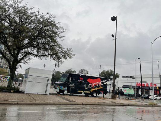 Food trucks still going in this weather!