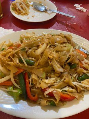 Pad kee mao