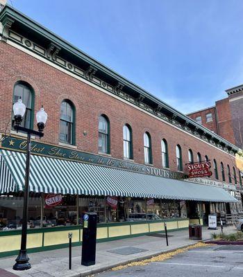 Oldest shoe store in the U.S. since 1886!