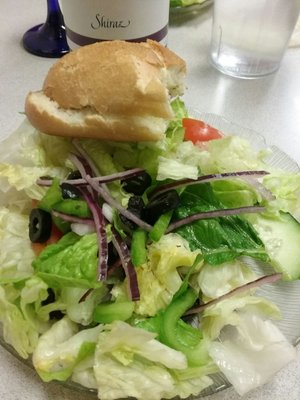 Salad with garlic bread