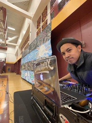 DJ Earwaxxx live rocking the pep rally #sosentertainment