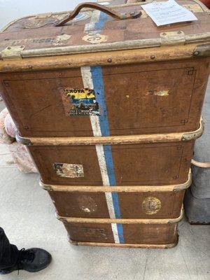 Beautiful, original travel trunk, pre-1920s