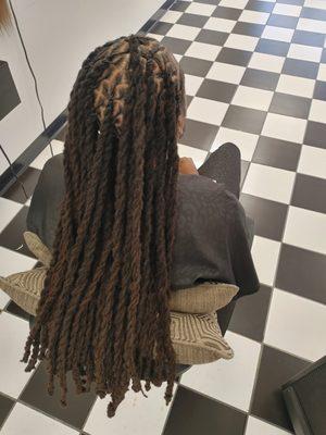 Loc retwist & style/length