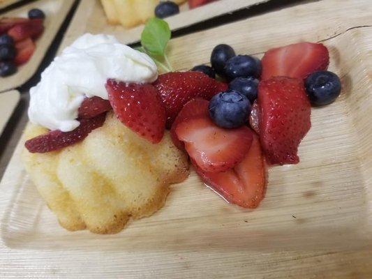 Angelfood Cake with Summer Berries and Cream