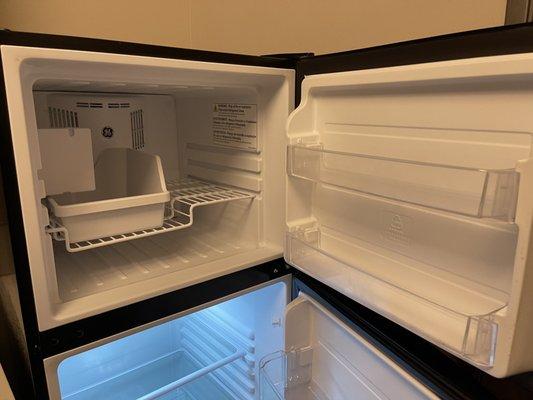 Sumner, WA - Candlewood Suites Hotel Sumner - Puyallup Area. Medium size fridge & small freezer. It's much bigger then a mini fridge.