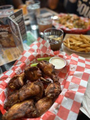 Smoked dry rub wings with grippo fries