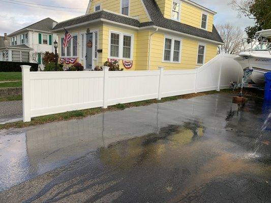 Amazing new white vinyl fence