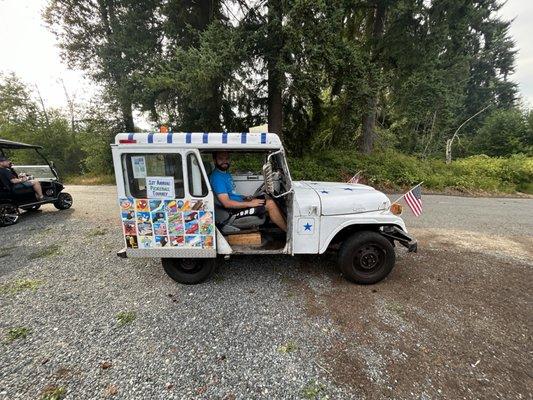 Chillz ice cream truck for our party!