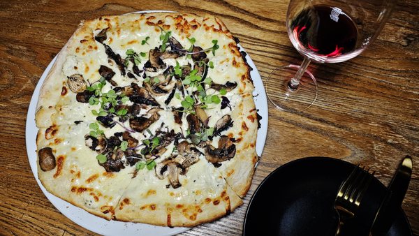 truffle mushroom pizza