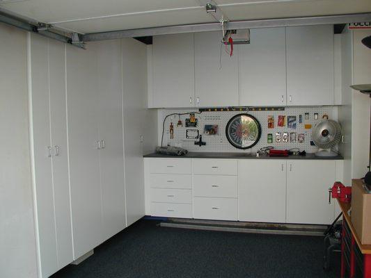 Workbench with pegboard