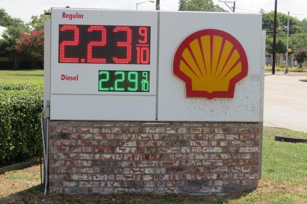 Upgraded another Shell sign with new, advanced, LED Fuel Price System including Industrial wireless remote.