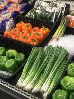 I am so impressed at the beautiful display at the Goodfellow AFB Commissary today.  This Team definitely takes PRIDE in their PRODUCE! ~