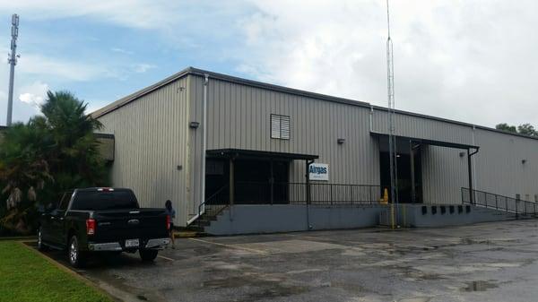 Front of building facing E 21st street.