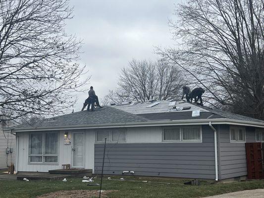 New Roof installed in Middletown on Shartz rd. Customer only had to pay their deductible!!