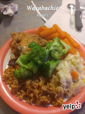 Shrimp & sausage jambalaya, chicken pot pie, fried chicken, carrots & broccoli