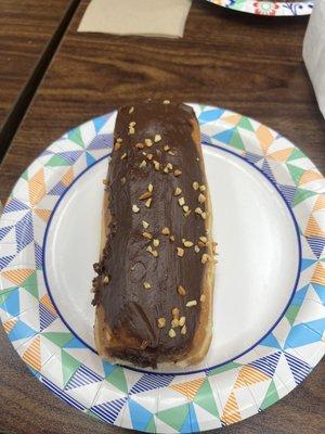 Peanut butter cream long john